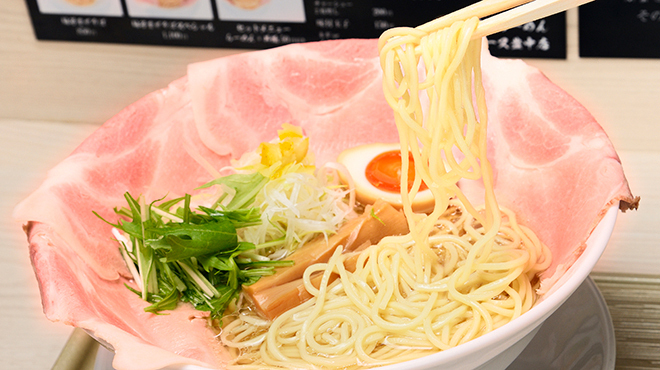醤油らーめん ピース - メイン写真: