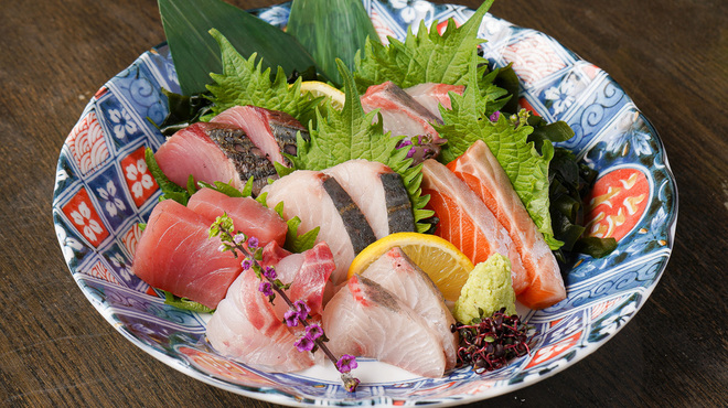 鮮魚と炉端焼き 魚丸 - メイン写真: