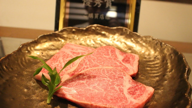 神戶牛炭火牛排・逸品 寅松之肉滴