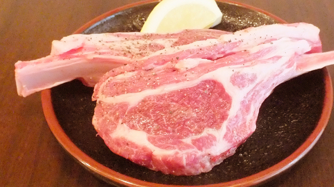 ジンギスカン らむすけ - 料理写真:ジューシー＆ヘルシー「骨付きラムチョップ」