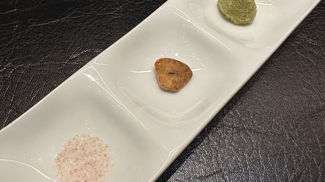 和牛ステーキ桜 - 料理写真:岩塩、にんにく、わさび