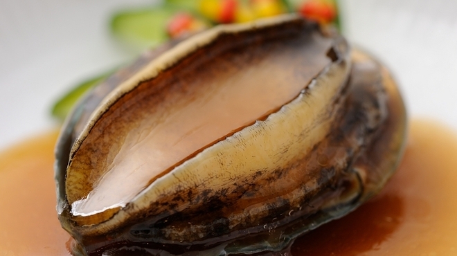 紅鶴 - 料理写真:おすすめメニューに充実した「あわび料理」各種