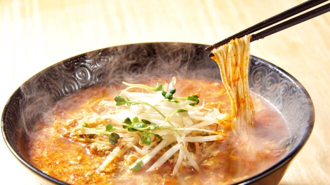 元祖トマトラーメンと辛麺と元祖トマトもつ鍋 三味 - メイン写真: