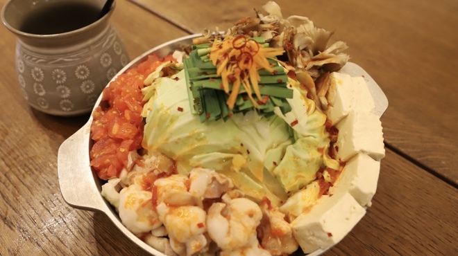 元祖トマトラーメンと辛麺と元祖トマトもつ鍋 三味 - メイン写真: