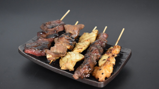 もつ焼きと牛だしおでん 酒場と金 - メイン写真: