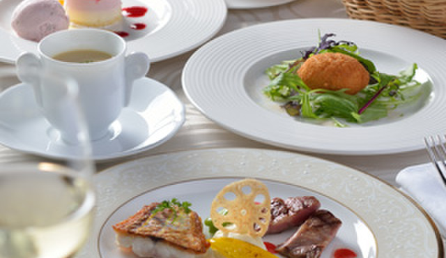 スカイレストランアンドラウンジ L&R - 料理写真:駅直結なので同窓会などのお集まりにも最適です。