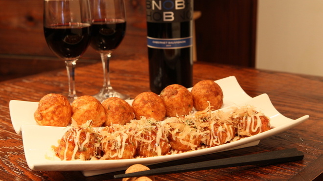 TAKOBIVA - 料理写真:「たこやき×ワイン」の新しいワインの楽しみ方！