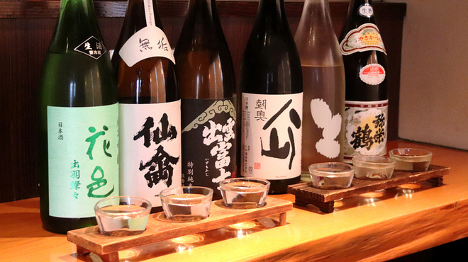 食と和酒の店 暁 - ドリンク写真:きき酒セットや地酒飲み放題も