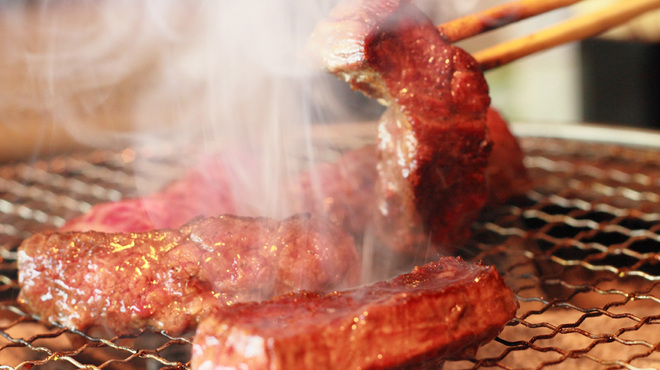 焼肉ホルモンまるよし精肉店 - メイン写真: