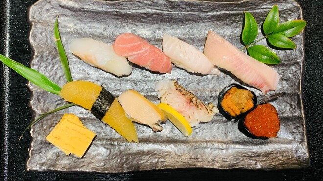 Hakata Tarou Sushi - メイン写真: