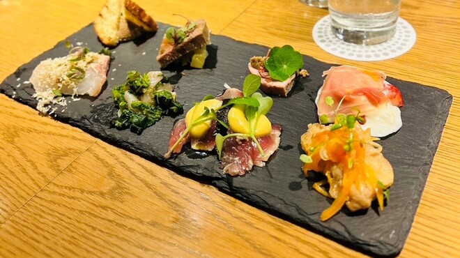 Osteria caiman table