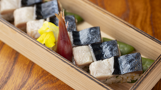割烹 三千院の里 - 料理写真:自家製さば押し寿司