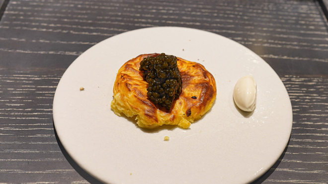 naoto.K - 料理写真:焼きたてのスフレにオシュトラキャビア