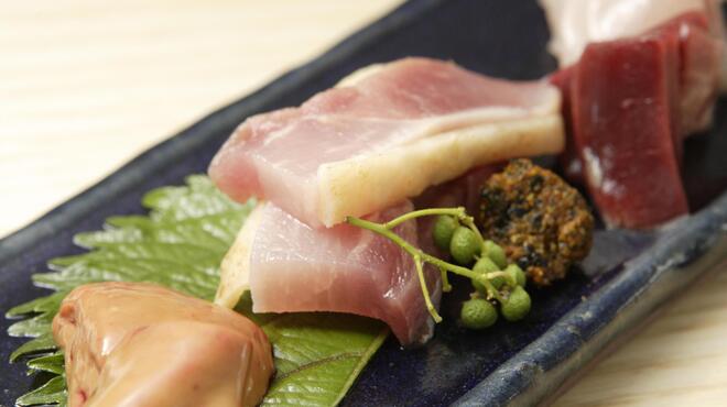 心水 - 料理写真:花尾鶏　刺身盛り合せ◎　産地直送だからこその美味しさ！　