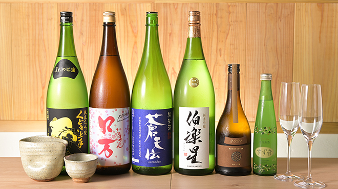 Sakana To Dashi Kugui - ドリンク写真:日本酒集合