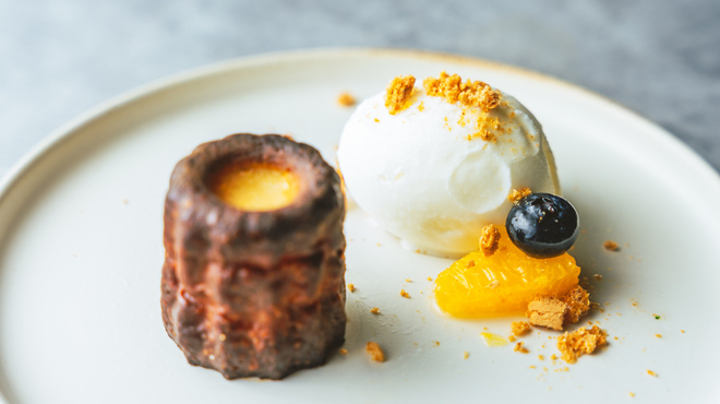 タミルズ オオテマチ - 料理写真:手作りコリドーカヌレと塩アイス添え