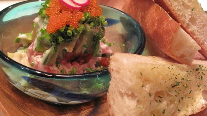 魚屋豪椀 - 料理写真:ネギトロ＆アボカドのタルタルガーリックトースト