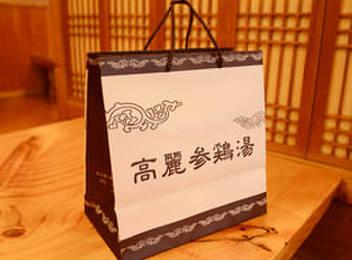Kourai Samugetan - 料理写真:当店では当日作った参鶏湯をお持ち帰りできます。※キムチ・カクテキ付