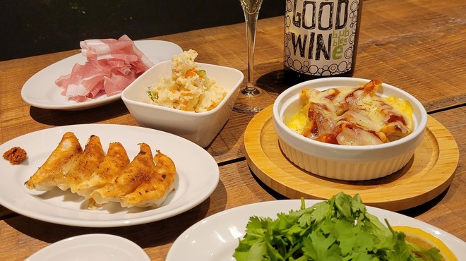 餃子とスパークリング バブルス - メイン写真: