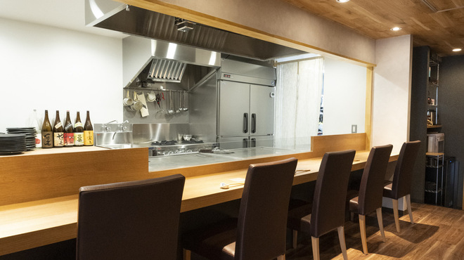 鉄板焼 九九 - 内観写真: