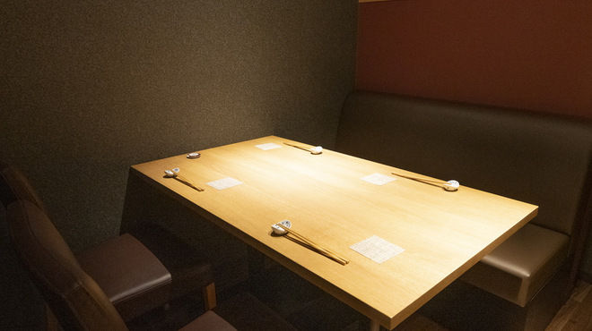 鉄板焼 九九 - 内観写真: