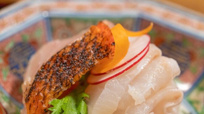 草如庵 - 料理写真:2023.6 炙り金目鯛 アイナメお造り 昆布醤油 本わさび
