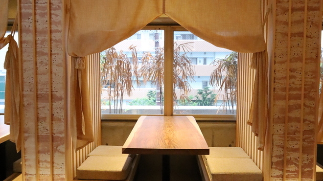 肉料理 URUICHI - 内観写真:暖簾を閉めれば個室空間になります。