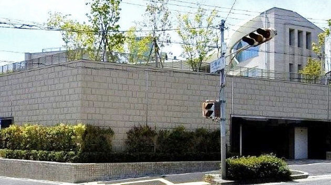 寿司上野坂 - 外観写真:上野坂１交差点より外観撮影