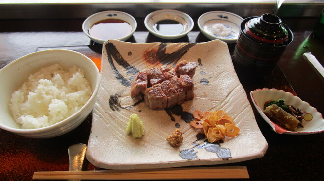 鉄板焼 さざんか - 料理写真:黒毛和牛とご飯セット