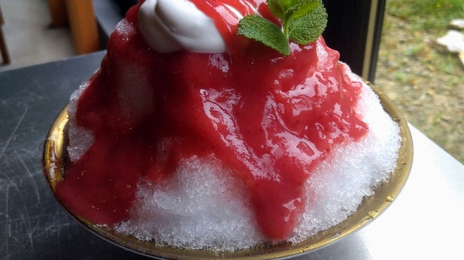 ARITA PORCELAIN LAB - 料理写真:夏限定！自家製イチゴシロップを使ったかき氷