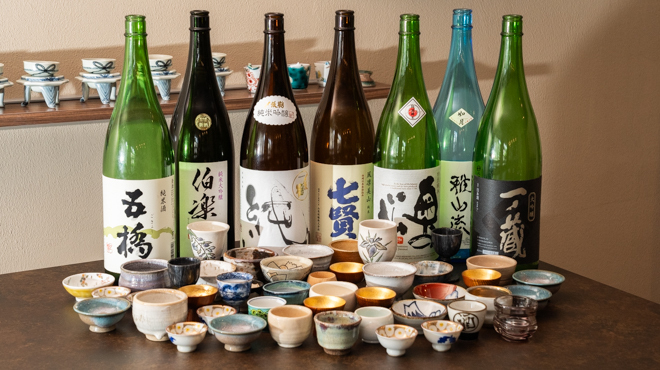 Ishizue - ドリンク写真:日本酒とお猪口のイメージ