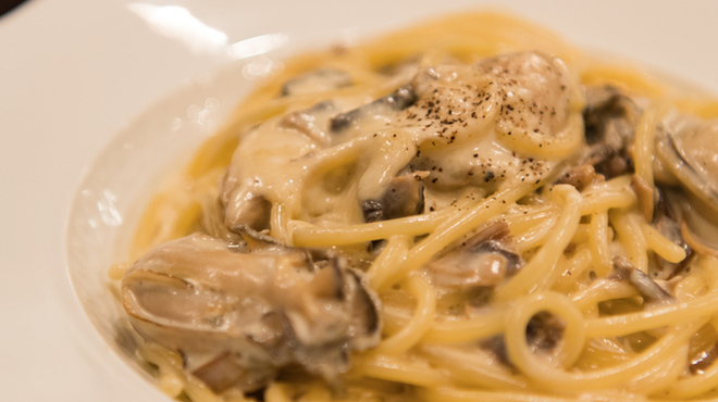 Ristorante Martello - その他写真:毎年11月頃から入荷の宮城・奥松島（寒風沢）産牡蠣のパスタは人気です。