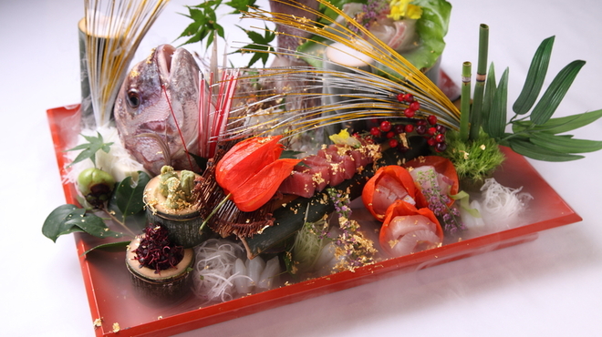 三瀧荘 - 料理写真:五感を刺激する料理の数々