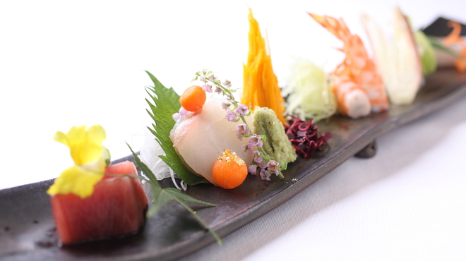 三瀧荘 - 料理写真:瀬戸内産の鮮魚が彩るお造り