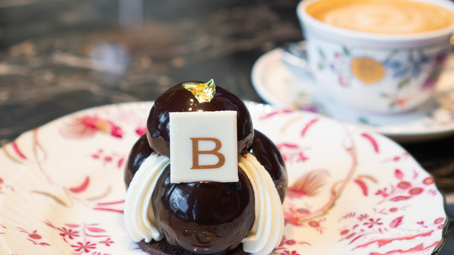ブルガリ ラウンジ - 料理写真:Profiteroles シュー バニラクリーム チョコレートグレーズ
