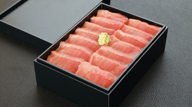 鮨・日本料理 暦 - 料理写真:お持ち帰り「本まぐろ中トロ漬け重」