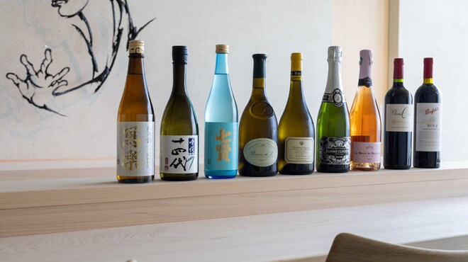 Sushi Jin'e - 您可以在享用美食的同時，搭配葡萄酒、日本清酒、香檳等飲品，盡情享受。