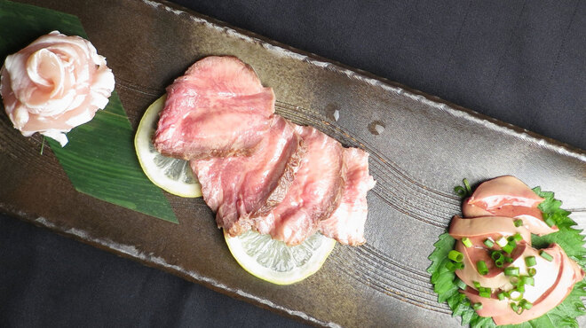 高庵 TOKYO - 料理写真:肉刺し三点盛り（馬タン・ささみ・白レバー）