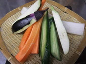Rassa - 料理写真:【かぶりつきサラダ】 新鮮な季節野菜のぶつ切り  600円