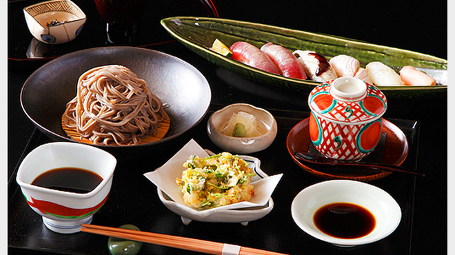 渡風亭 - 料理写真:炙り寿司と稲庭蕎麦ランチ 4,351円