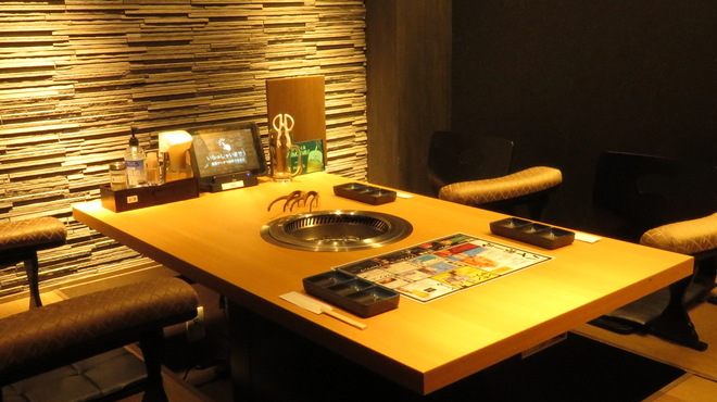 牛舞 ホルモン焼肉酒場 - メイン写真: