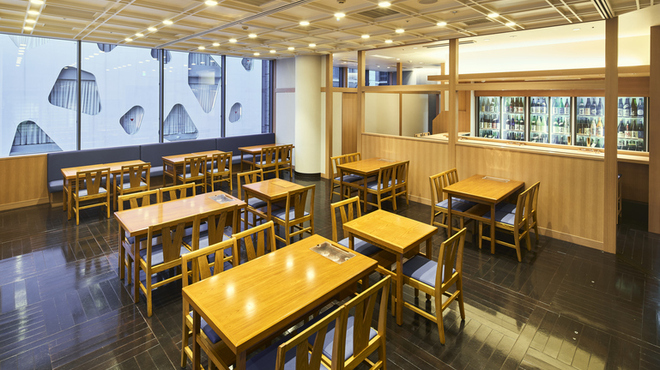 酒の穴 - 内観写真:テーブル席