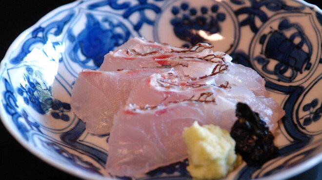 泉里 - 料理写真:天然鯛のお造り
