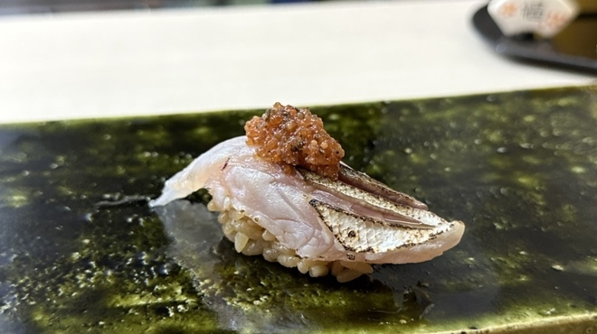 鮨おかだ - 料理写真:カマス-梅肉和えのトビコのせ-