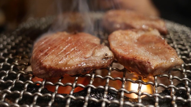 炭火焼肉ホルモンさわいし - メイン写真:
