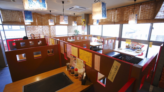 Okonomiyaki Tonchinkan - 内観写真:広々とした明るい店内で♪