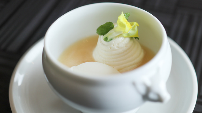 リストランテベルーガ - 料理写真:クリームチーズムースと白桃のソース☆