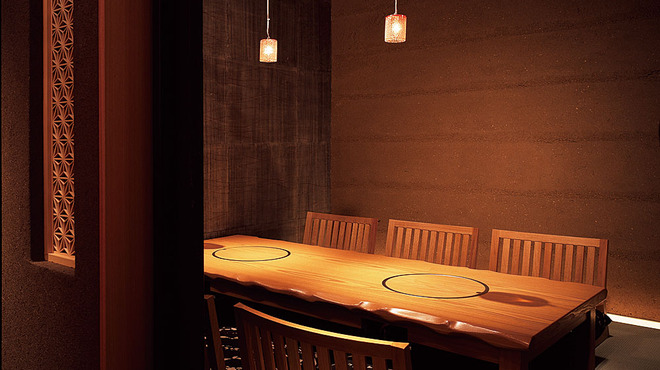Kisumu - 内観写真:接待や会食にも使用できる、落着いた雰囲気の掘りごたつ個室。（4名様個室5部屋、5～6名様個室1部屋完備）