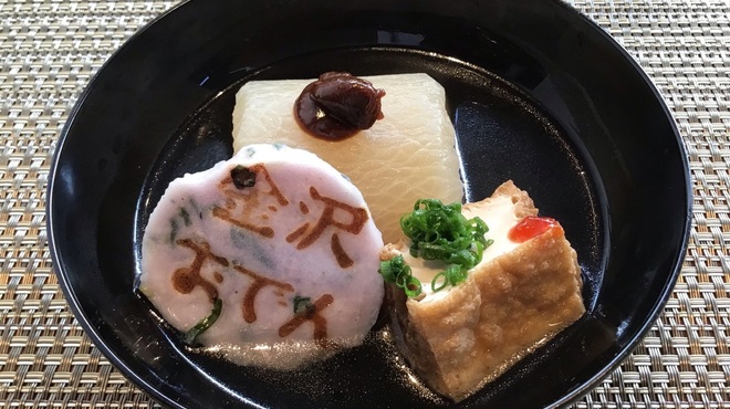 金澤 かが美 - 料理写真:大根、絹揚げ、金時草つみれ