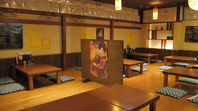 Yakitori Izakaya Bunnage - 内観写真:広々座敷！！賑やかな雰囲気も醍醐味のひとつ。